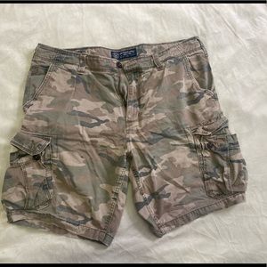 American Eagle Classic Camouflage Cargo shorts Size 38